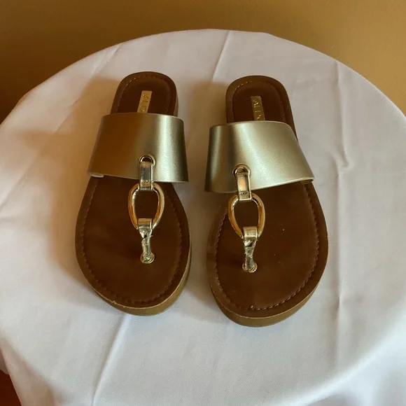 Aldo Metallic Gold Slide Sandals Size 8 - Picture 2 of 5